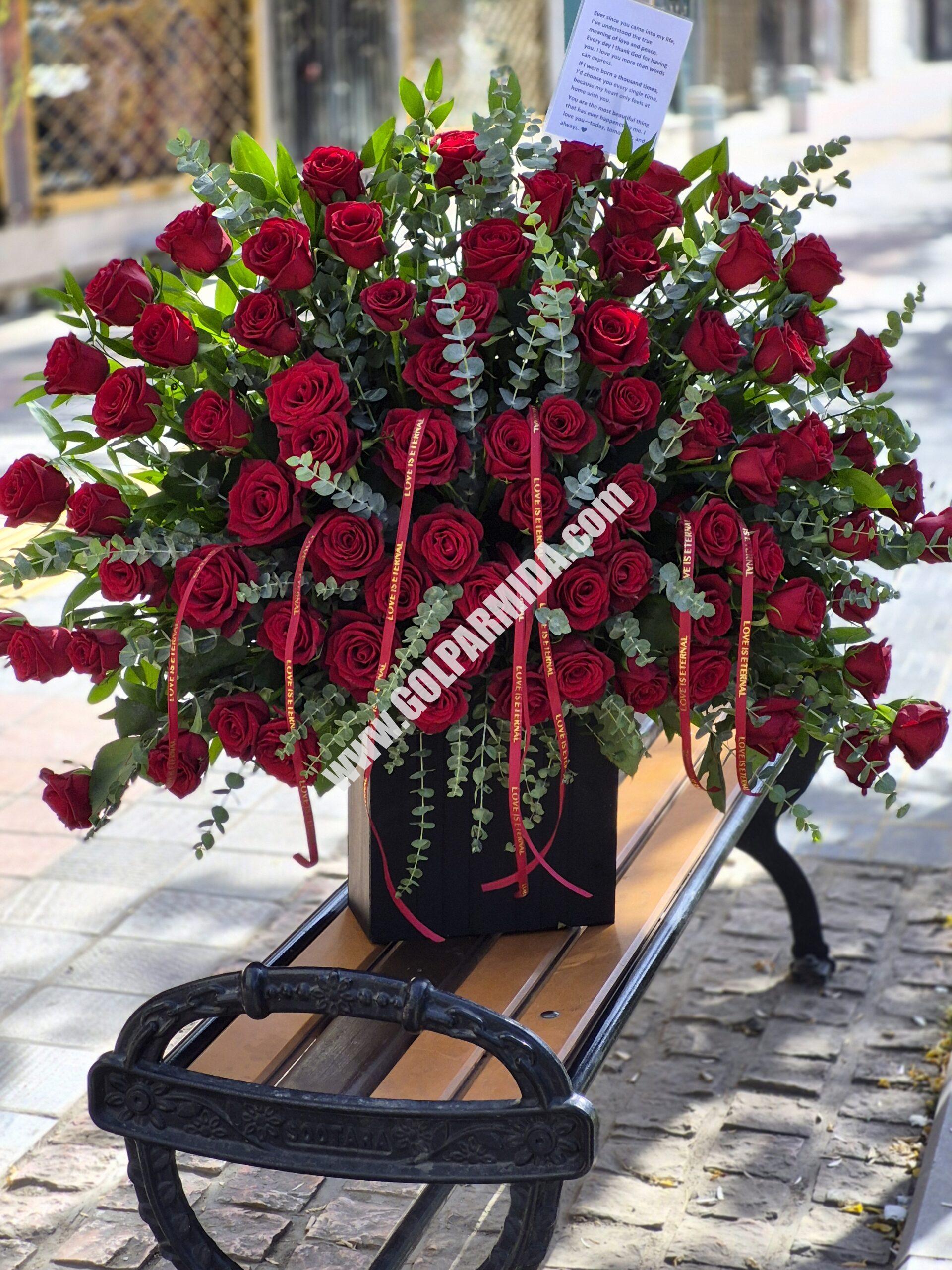 باکس گل ۱۰۰ شاخه پارمیدا