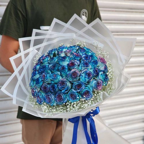 دسته گل رز آبی با ژیپسوفیلا